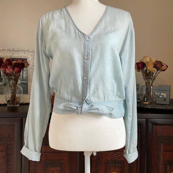 cloth & stone Tops - Cloth & Stone light Blue Top/blouse size Small